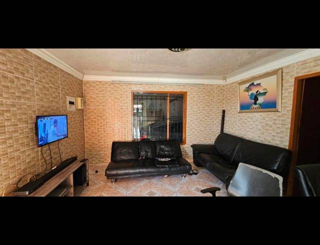 2 BEDROOM HOUSE FOR SALE IN MABOPANE UNIT M